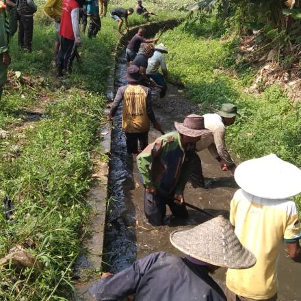 Album : KERJA BAKTI SALURAN IRIGASI AIR